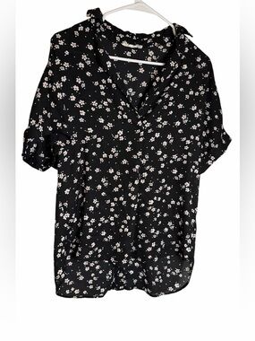 All in Favor Black Floral Short-Sleeve V-Neck Blouse